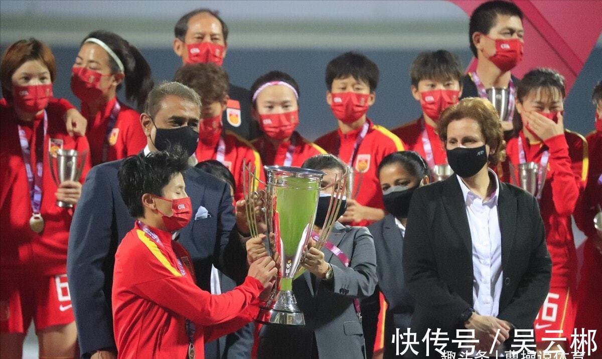 男足|官宣!妇联满格褒奖女足,国足被权威媒体7字狠批,陈码头要下课