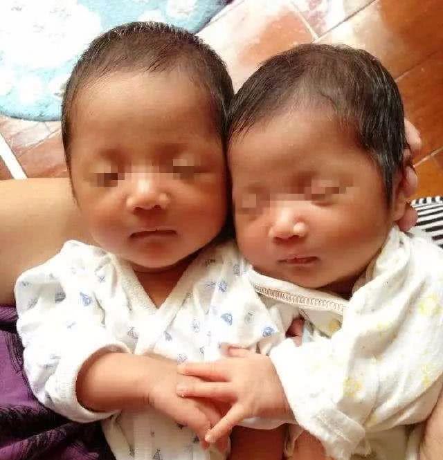 黄蒂|爸爸姓黄,给双胞胎女儿取名,开学老师点名,全班人都站了起来