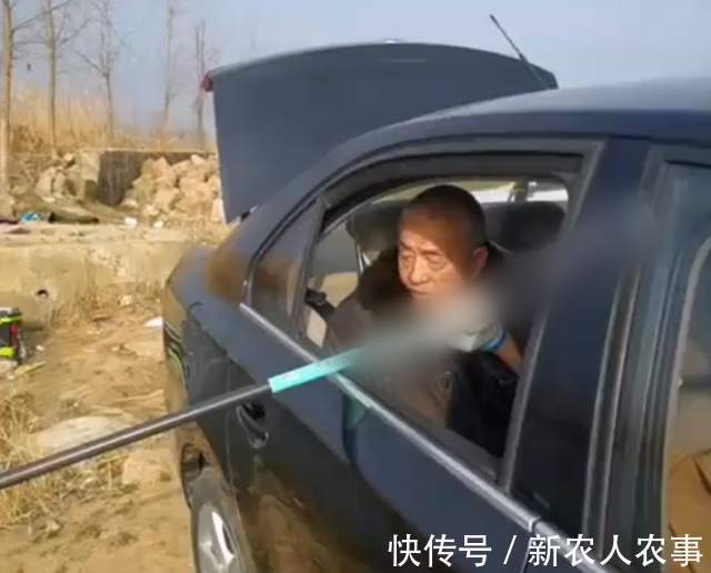 钓鱼届的扛把子，江苏男子带父亲硬核垂钓，网友：邓刚也要让三分