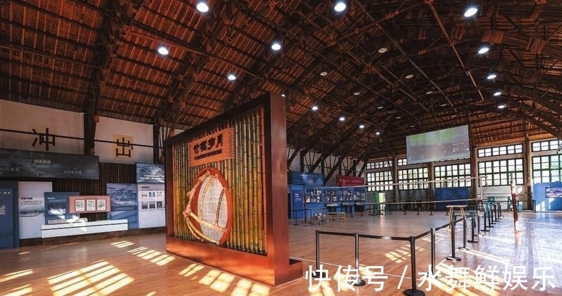 女排|不只摘桃,还要连根挖走!李珊代表中国女排登台讲话,球迷不买账