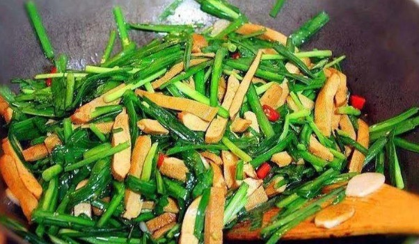 韭菜|多给孩子吃的营养菜，鲜嫩可口，解馋又下饭，补充营养身体棒