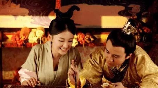 对联赛$寡妇嘲讽将军出上联墙上画马不能骑,大将军气愤,霸气对出下联!