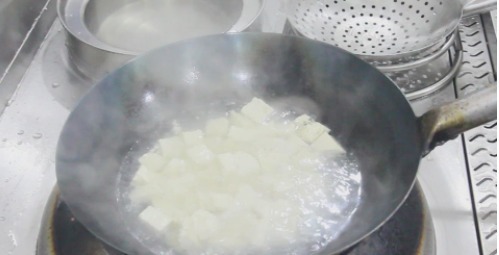 大厨手把手教你红烧豆腐的做法,嫩滑入味有诀窍,一看就会做