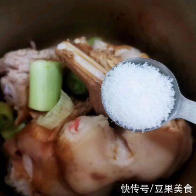 卤猪棒骨好吃下饭的小秘诀，快快学起来