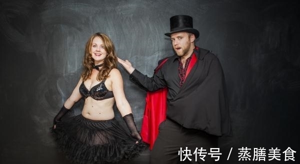 |搞笑父母拍了一组照片告知小孩:你们都是怎么来的!