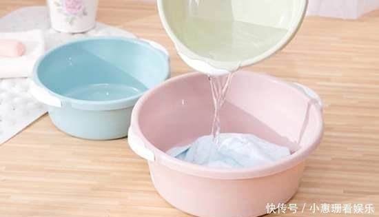 衣服上的顽固油渍怎么去掉？用这些让衣服亮白如新！