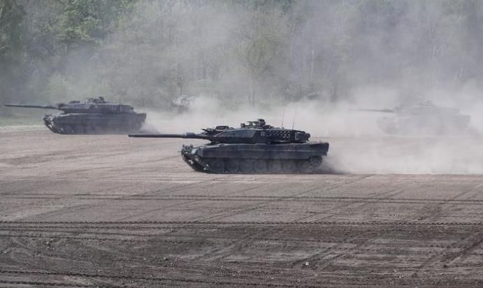 德媒：多种西方战车抵达乌克兰 包括18辆德国“豹”-2坦克
