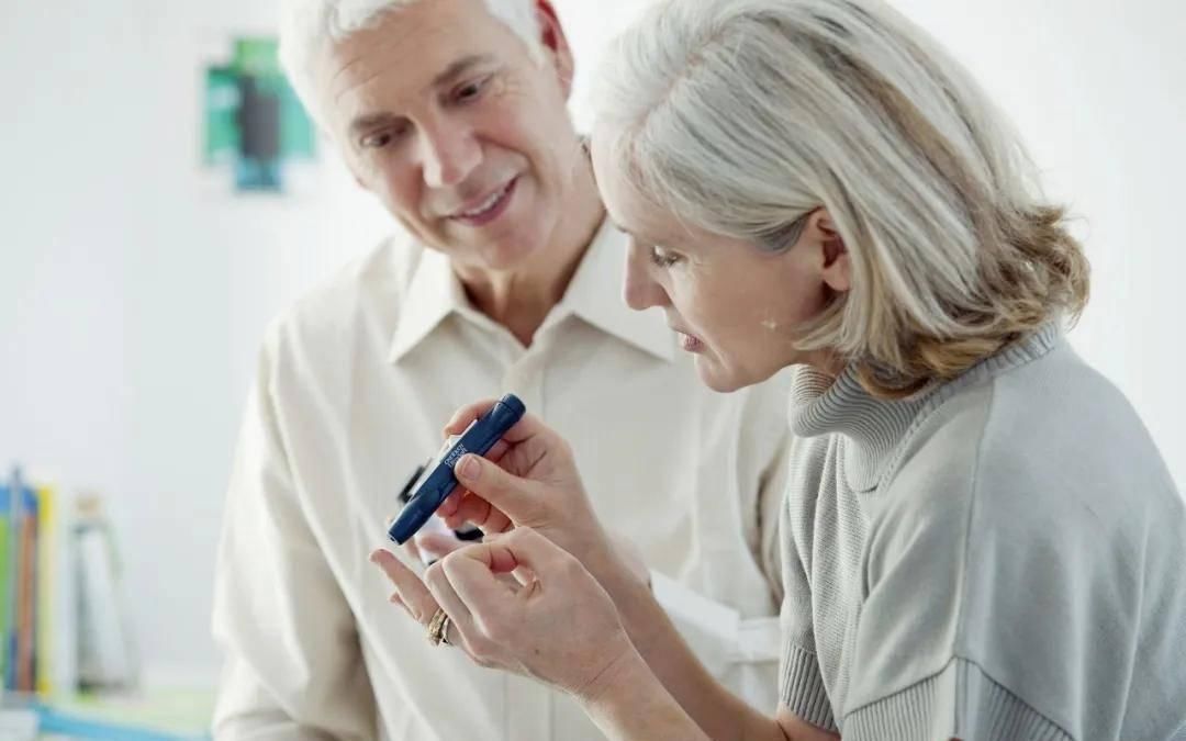 血糖|糖尿病“祸根”被揪出,少碰4物,改掉3习,血糖悄悄降回安全值