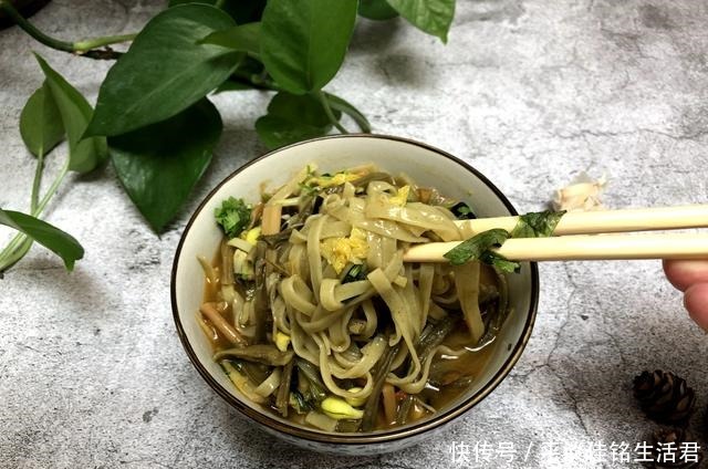 老一辈|它是灾荒年的“救命饭”,是老一辈的最爱,现在成了街头的网红面