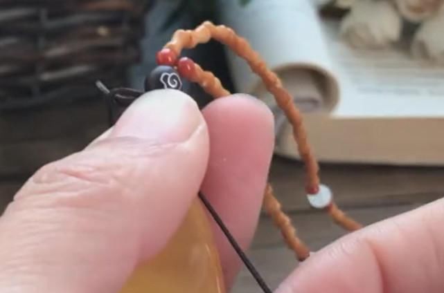 吊坠孔小只穿一根绳怎么打结？教程图解，简单易学