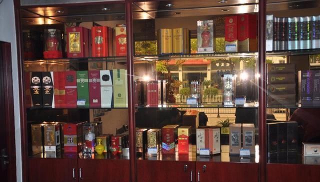 酒店|烟酒店少有的尴尬酒,建议多囤几箱,价不到茅台1%,却是纯粮酒