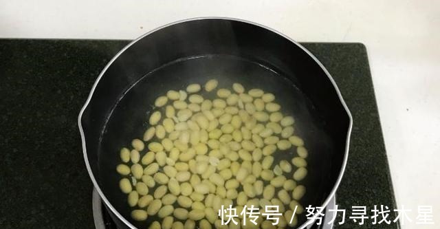 想吃炸酱面自己在家做,成本低,干净卫生还实惠!