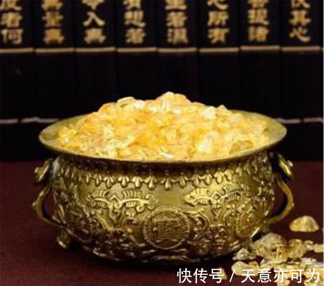 因为有台长当爸爸劝退吴昕取代谢娜,企图成湖南卫视一姐