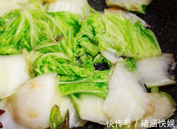 豆腐|怎么做白菜炖豆腐更香牢记正确顺序，好吃到连汤汁都解馋