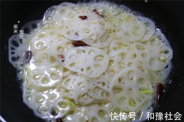 藕片|炒藕片,怎么做才能洁白又脆嫩?才知道,原来有这么多小技巧