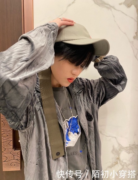 帅气|陆柯燃也太会穿了,格纹上衣配荧光裤,帅气模样男生看了都心动