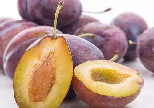 西梅|西梅的功效与作用，西梅的皮可不可以吃