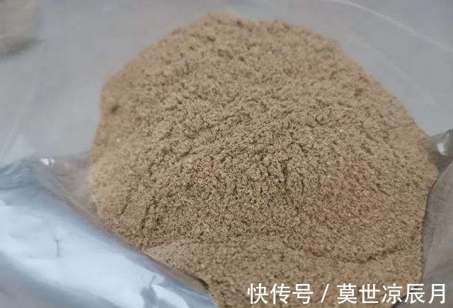 自制一款野钓专用的“散炮饵”,经济实惠上鱼多,冬钓正合适