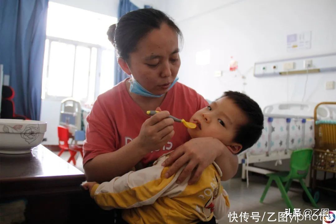 治疗|怪事啊，男童一天只睡2个小时，每到半夜大哭不止，已折腾妈妈4年