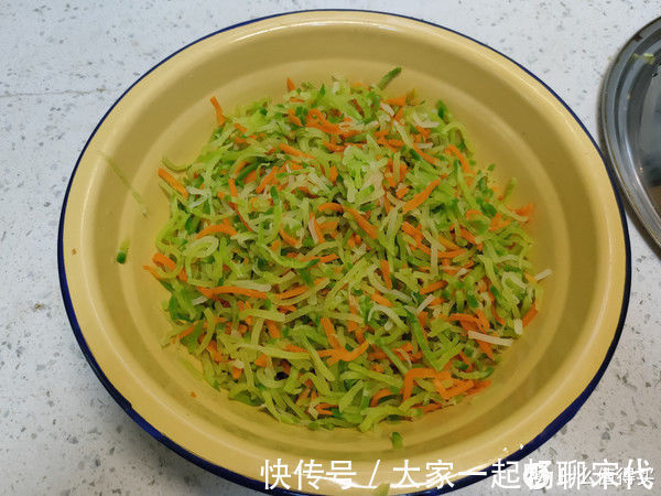 炸萝卜丸子|掌握好黄金比例炸萝卜丸子，真是又香又酥又脆