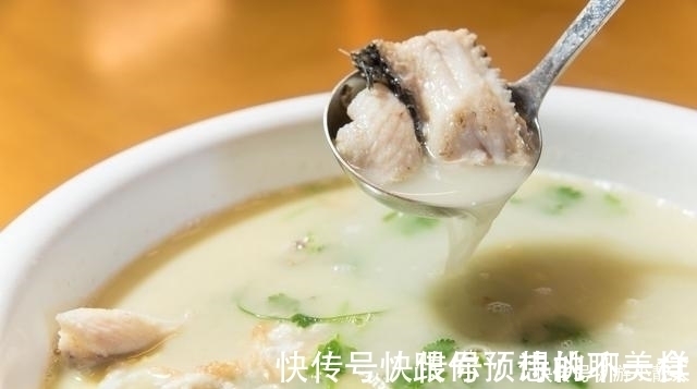 炖鱼时最讨厌一味调料！许多人不懂还在放，难怪鱼汤不白腥味重