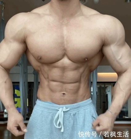 视觉效果|十年打造巨兽般的身材,体重105公斤,背阔肌与腰的比例极其夸张