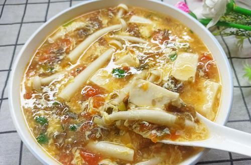 做鸡蛋汤时，怎样才能打出又多、又薄、又漂亮的蛋花？原来有窍门