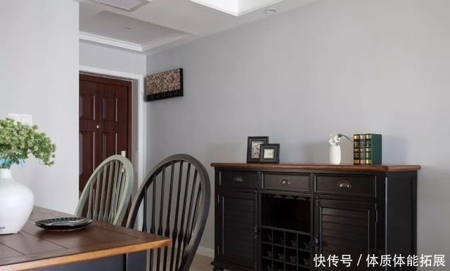 玄关|入户见厅的户型,玄关就该这样设计,不占地方又显得整齐,挺实用!