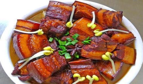  平稳|被确诊血糖偏高，以下3种食物需少吃，多吃1碗菜，有助于平稳血糖