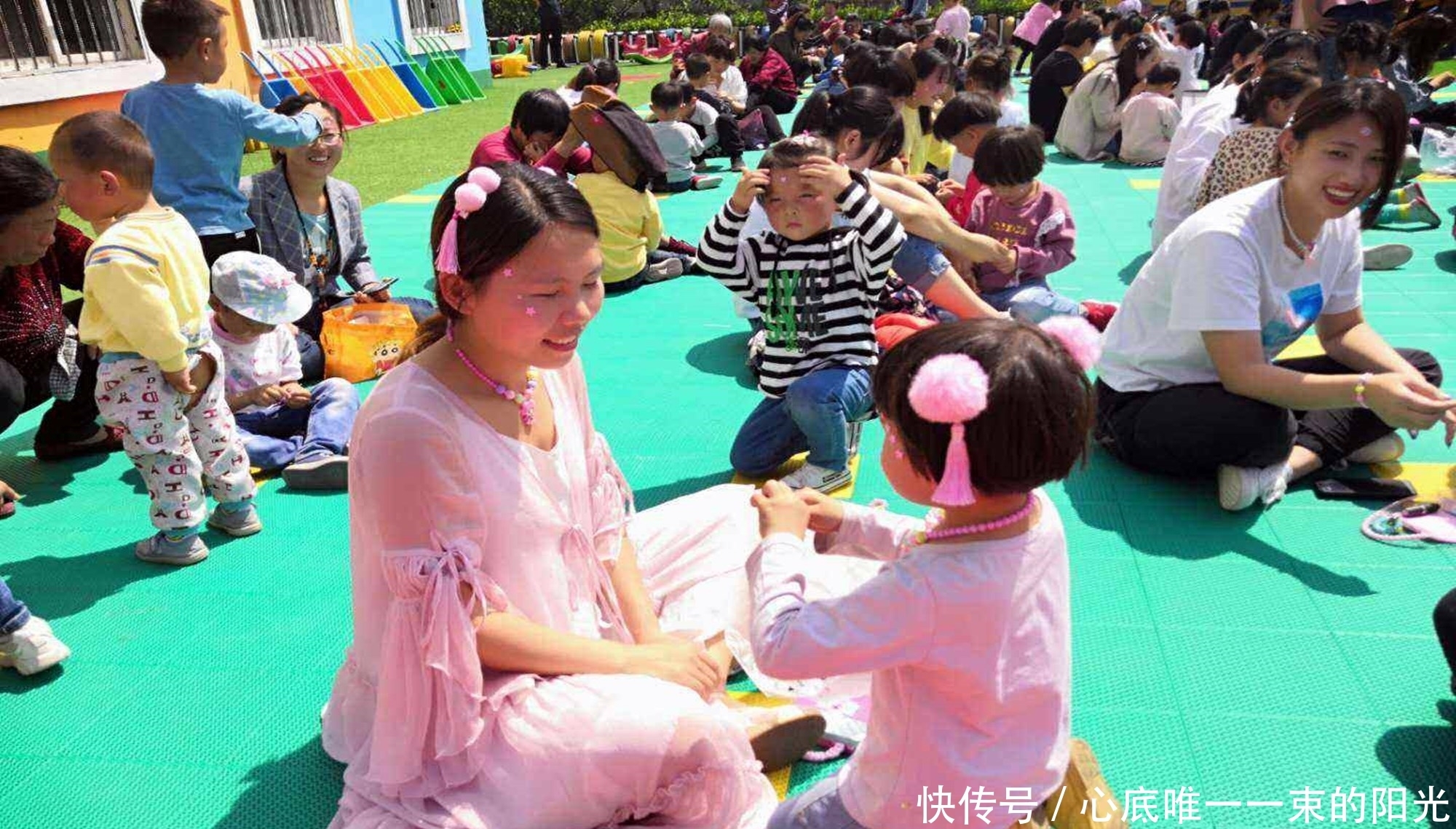 幼儿园|宝妈剪掉孩子衣服标签，却让幼儿园老师情绪崩溃，园长：请你退园