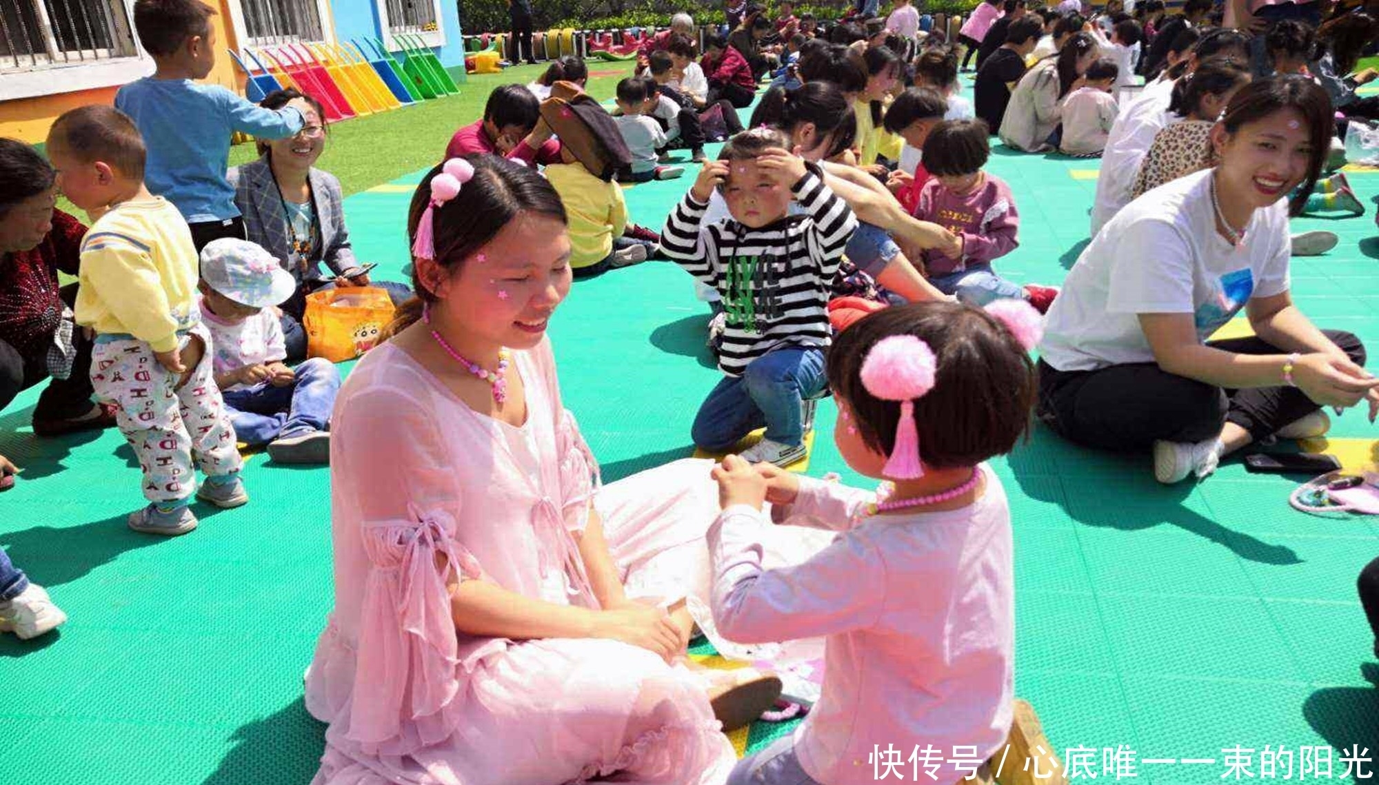 幼儿园|宝妈剪掉孩子衣服标签,却让幼儿园老师情绪崩溃,园长:请你退园