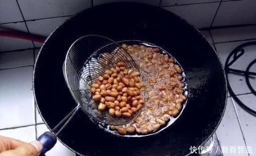 生花生、熟花生哪种更健康?二者的营养竟差如此多!多数人吃错了