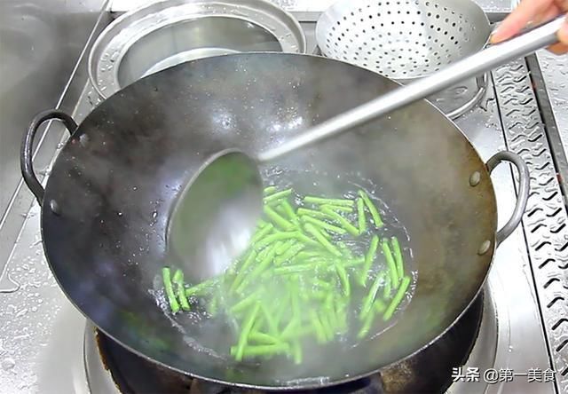入味|蒜泥豆角很多人都做错了，学会这个方法，清脆不变色，脆嫩入味