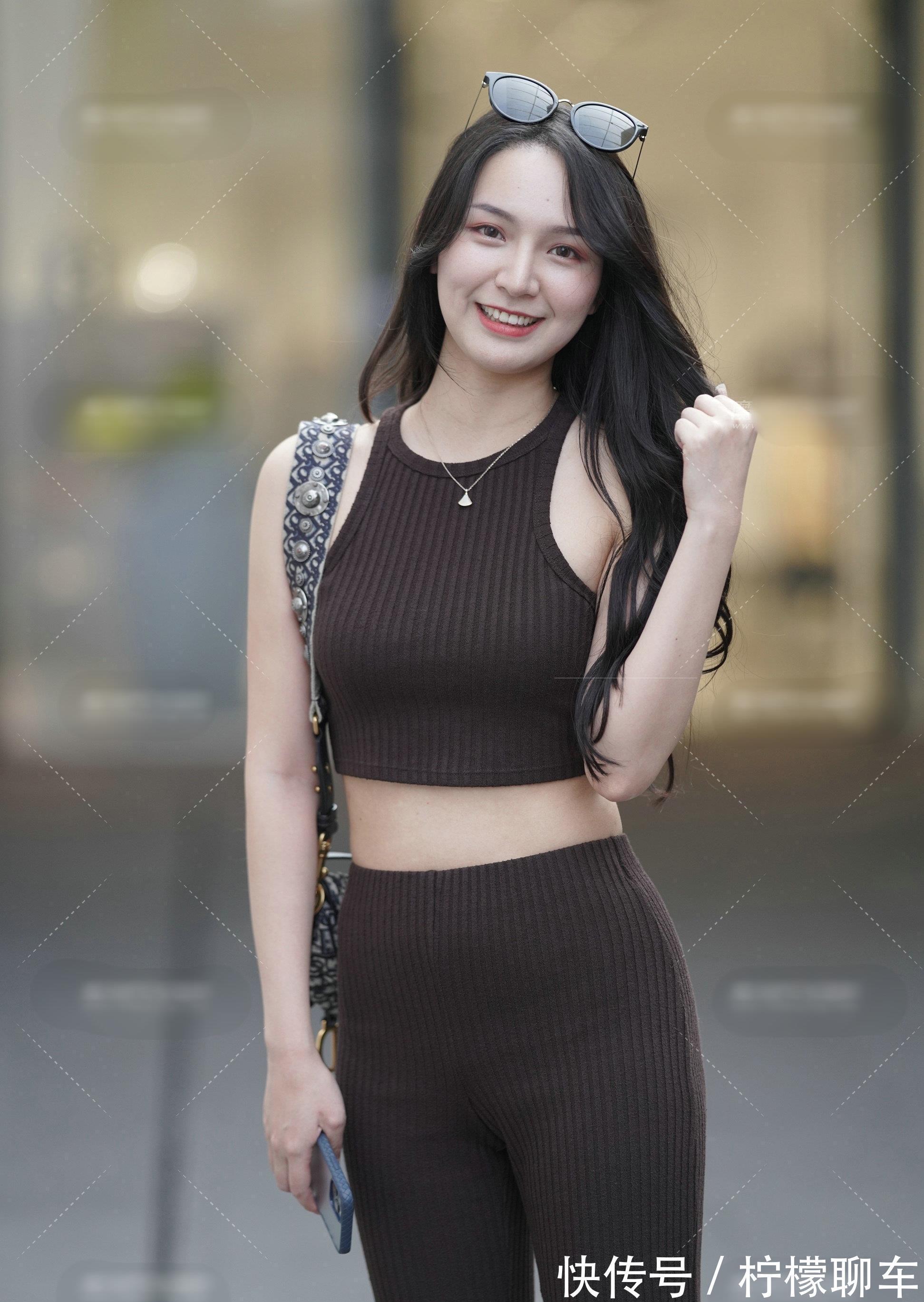 纯白款|棉质连衣裙,轻松穿出夏日质朴的美,素色搭配显气质又美丽大方