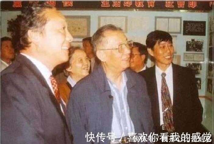 书法@原国务委员张劲夫书法不俗,大字浩瀚厚重苍然,小字却不尽如人意