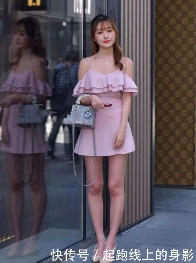 粉色|粉色减龄连衣裙搭配荷叶边,甜美可爱,青春靓丽