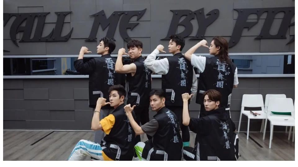 《披荆斩棘的哥哥》昨日迎来总决赛，各路明星卖力演出！