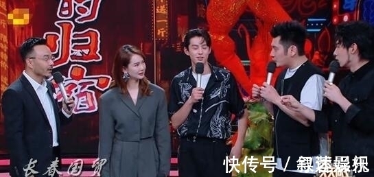 錢楓昔日節(jié)目中開黃腔被扒,現(xiàn)場(chǎng)嘉賓滿臉尷尬,大張偉出面打圓場(chǎng)