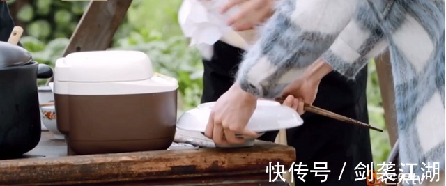 徒弟|黄磊见过许多年轻艺人，为何只收了张艺兴当徒弟，这些细节是重点