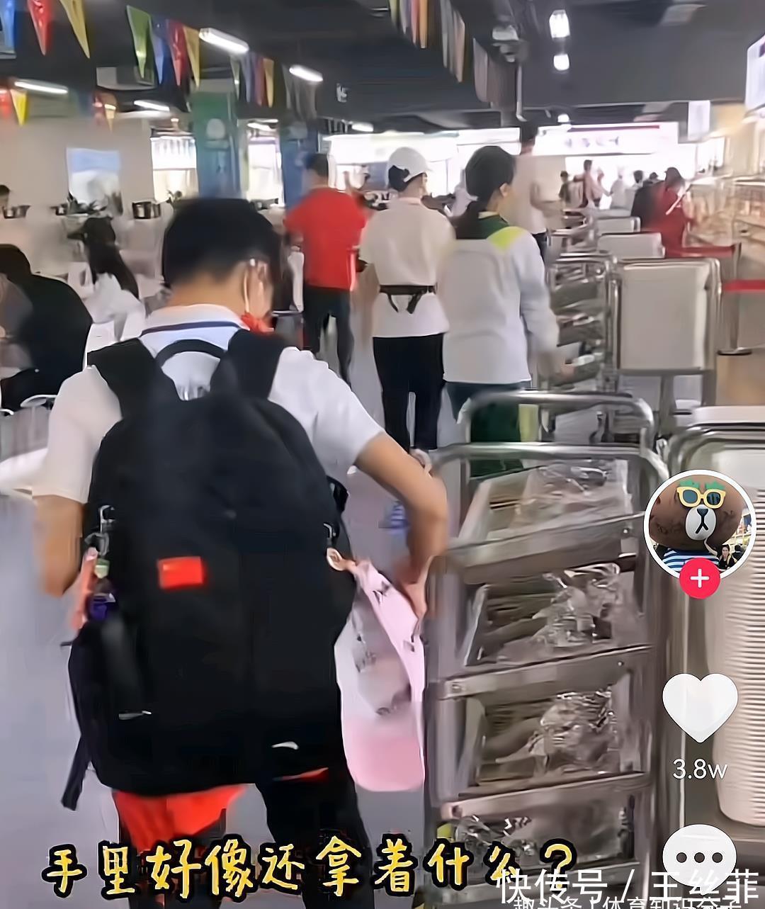 全红婵|管住自己的嘴!全红婵面对众多美食犹豫不决,吃的真不多
