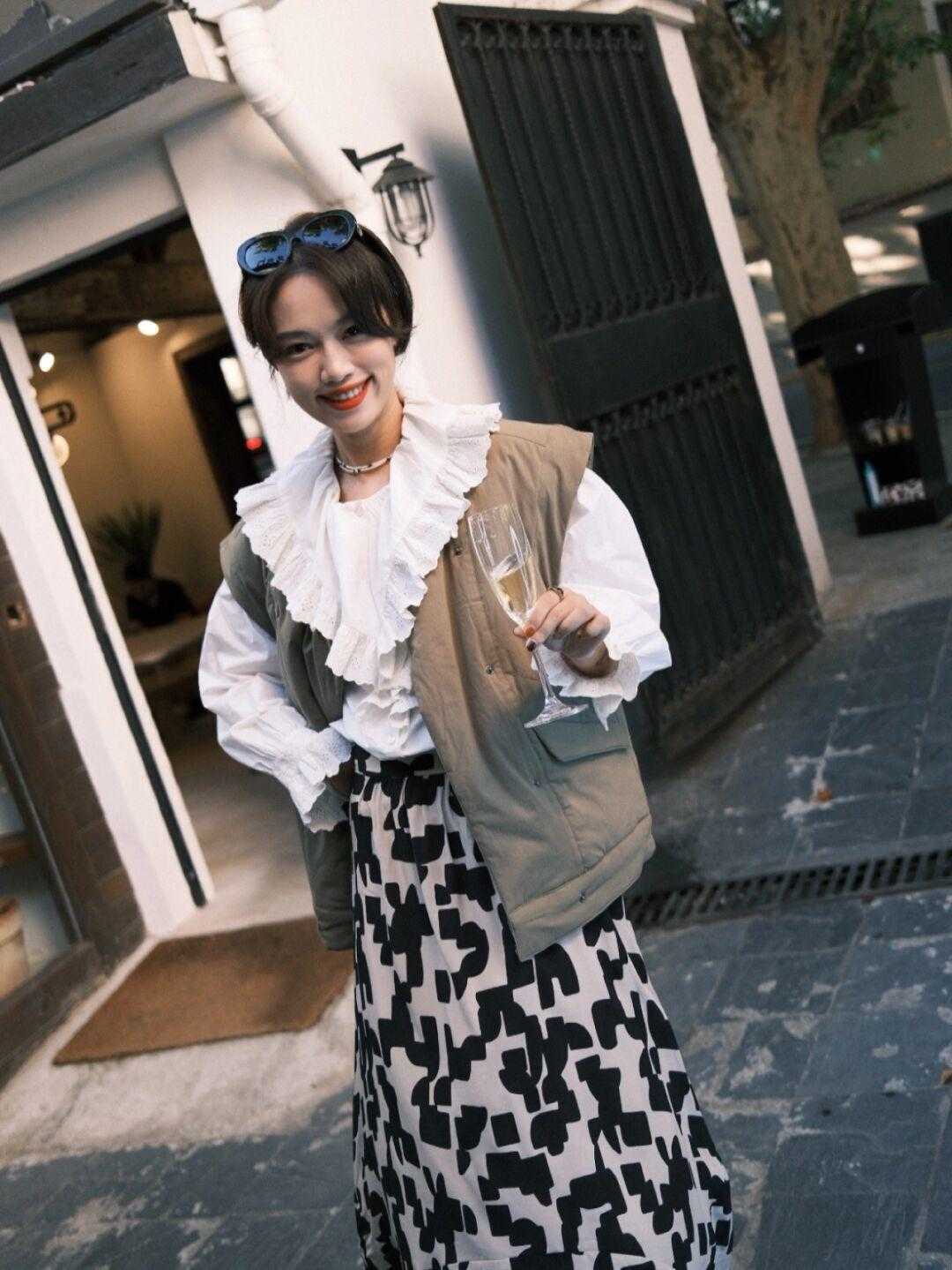 衬衫儿 谁能拒绝娃娃领衣服的魅力呐?用它做内衬,就是赢在起跑线上了