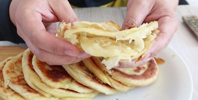 香掉牙的葱油饼教程来了,咬一口直掉渣,学会可以直接开店了,香!