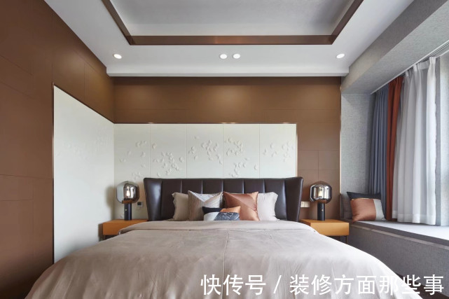 壁龛|200平现代风四居室,三层叠级的方式背景墙+内置壁龛很别致