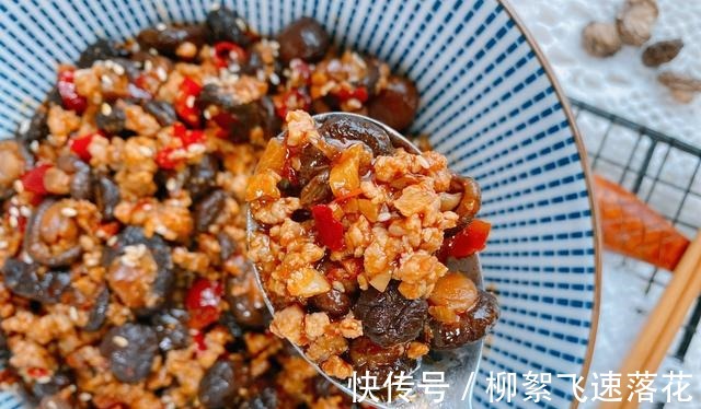 3分钟教你香菇最好吃的做法,爽滑软糯鲜香美味,下饭配面都不错!