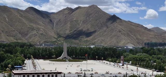 马布里山上著名的宫堡建筑群是藏族古建筑艺术精华