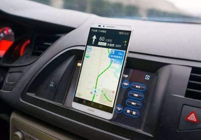 导航|为什么很多司机开车时喜欢用手机导航，而不是车载导航？长见识了