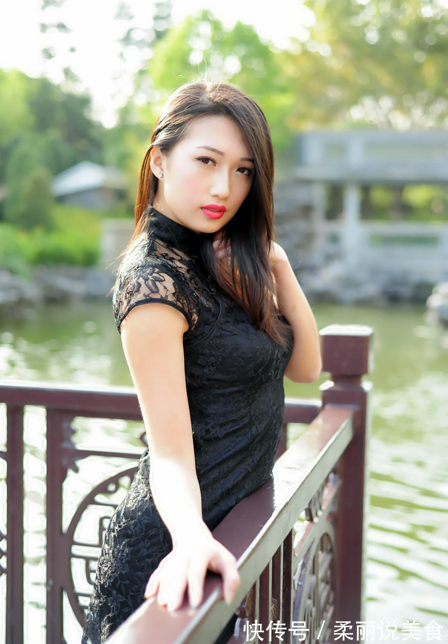 心头好 搭配黑色高跟鞋,细节感满满,有非常高大上感觉