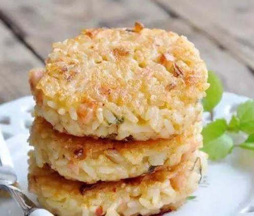 早餐别再做面食，1碗米饭2个蛋，好吃又营养，孩子1顿吃5个，真香