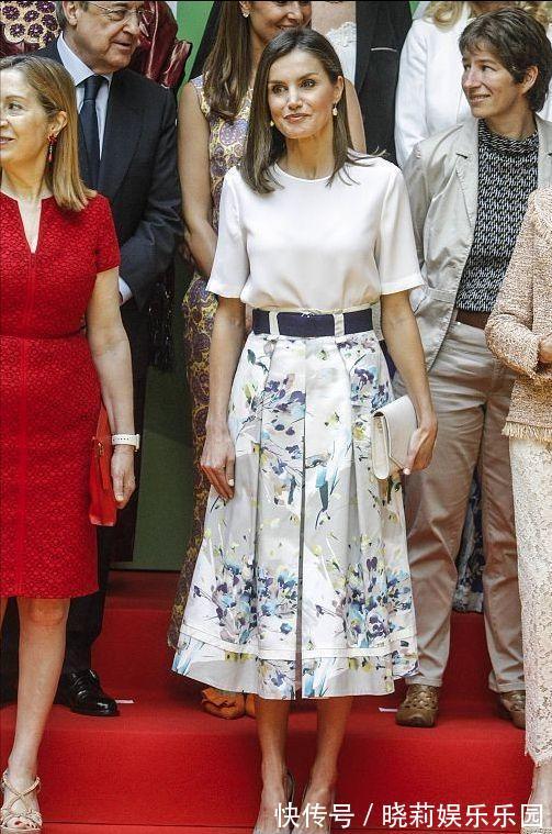 上衣|西班牙王后的半裙穿搭真美,五六十岁妈妈学她这样穿,显瘦有气质