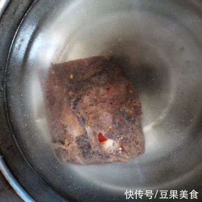 腊肉炒蒜苗比补药营养，却不要钱